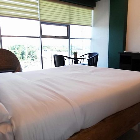 2428 Suites Urdaneta Phòng bức ảnh