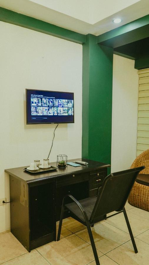 2428 Suites Urdaneta Ngoại thất bức ảnh