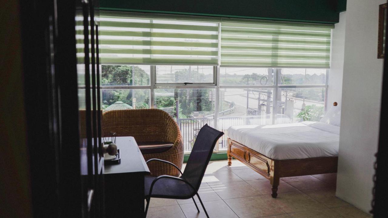 2428 Suites Urdaneta Ngoại thất bức ảnh