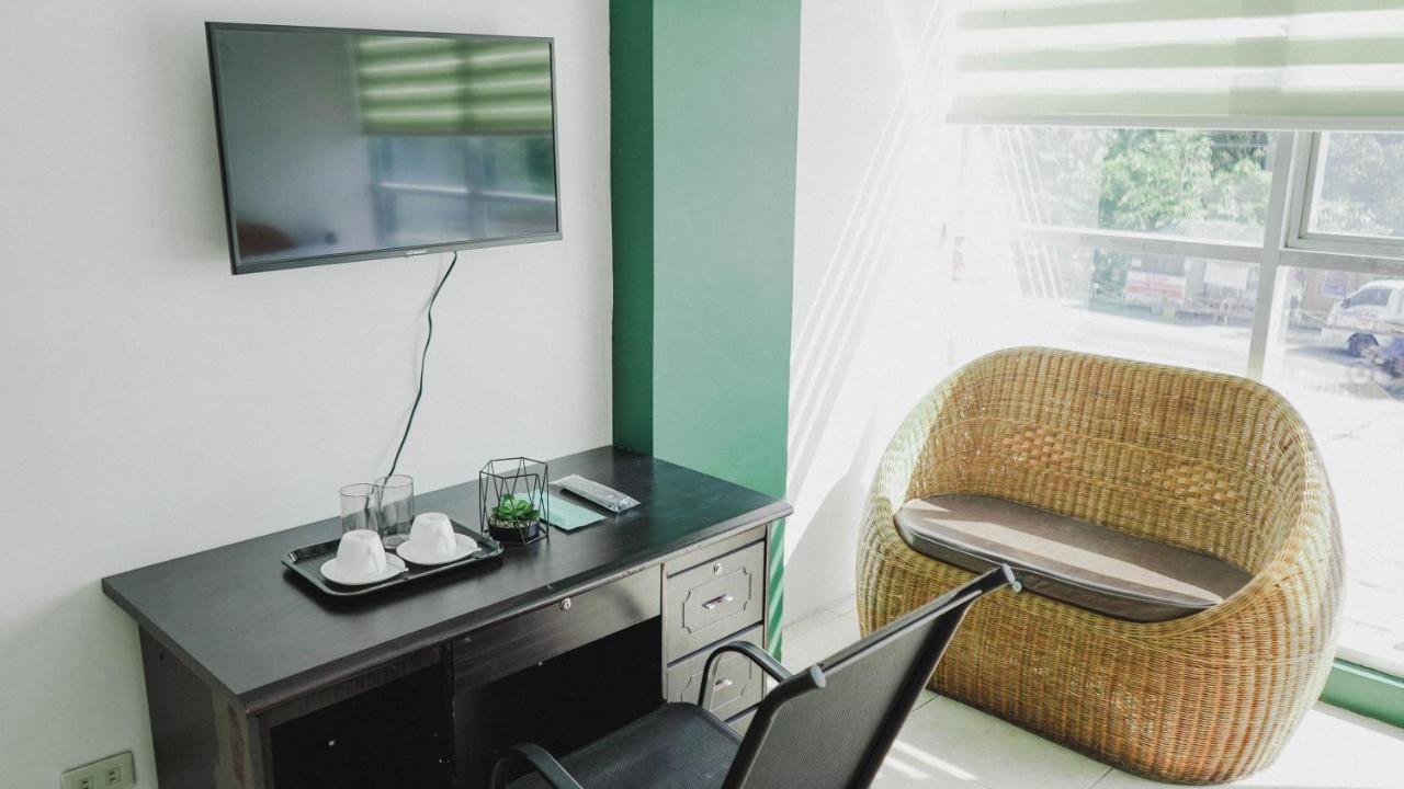 2428 Suites Urdaneta Ngoại thất bức ảnh
