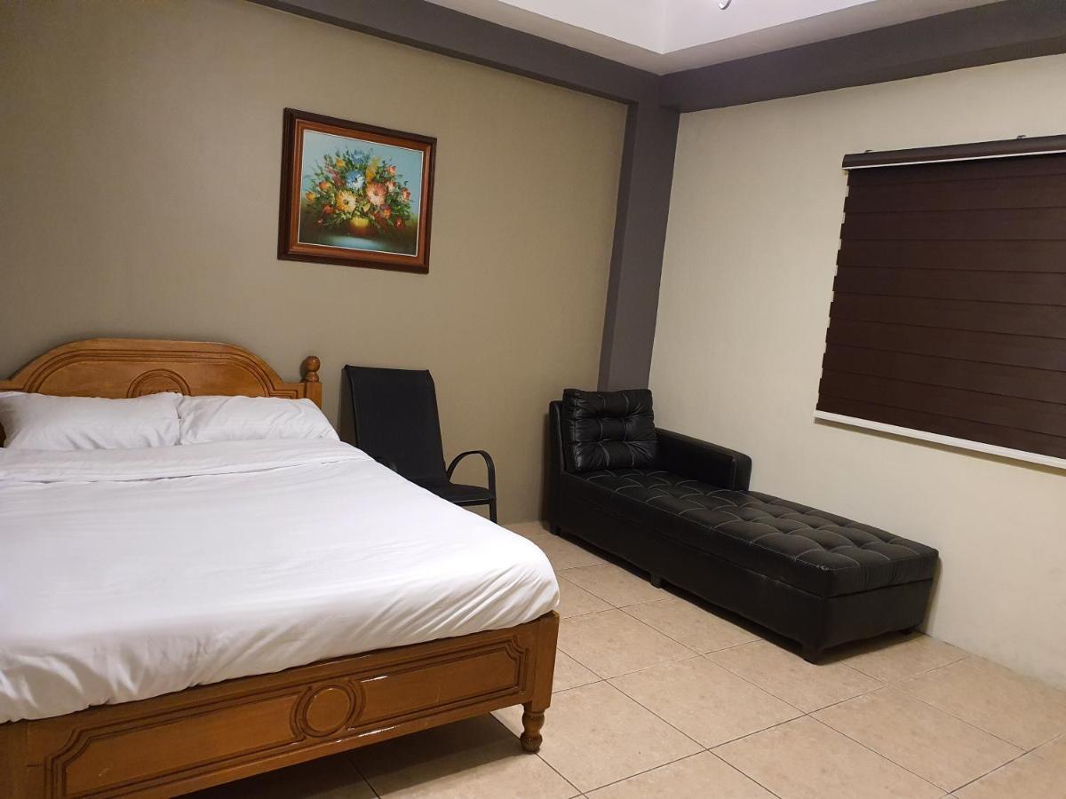 2428 Suites Urdaneta Ngoại thất bức ảnh