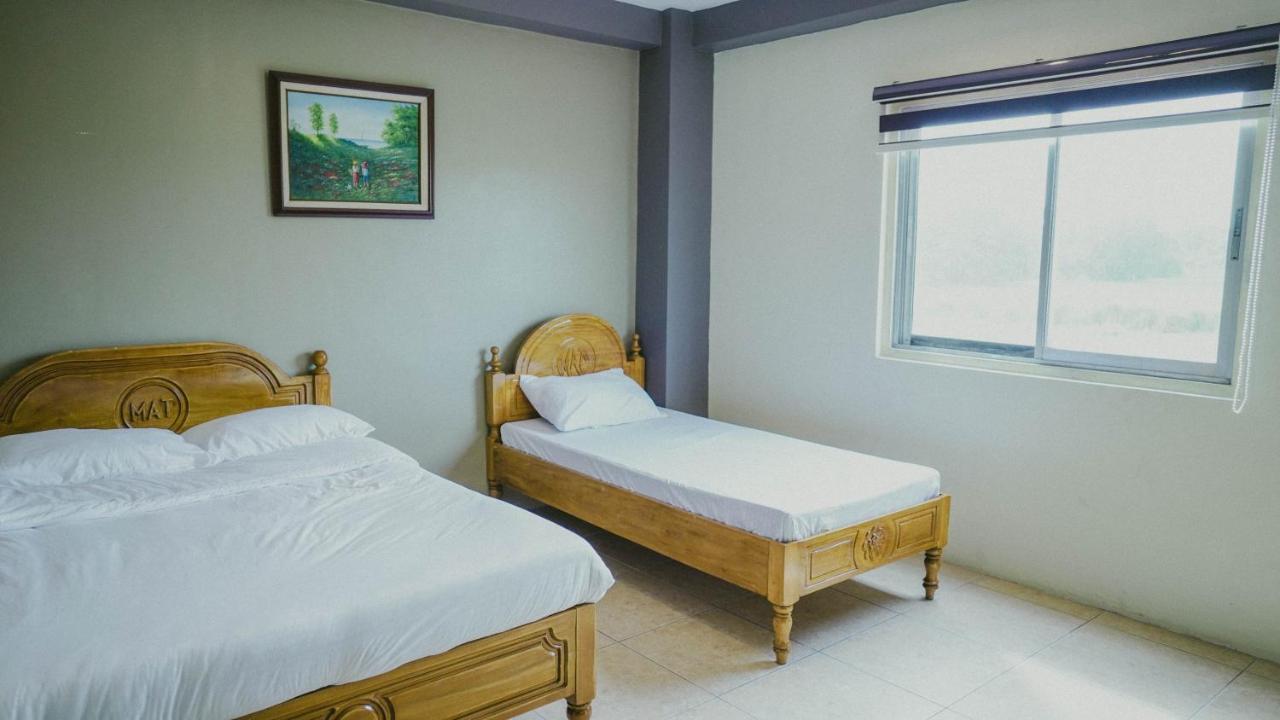 2428 Suites Urdaneta Ngoại thất bức ảnh