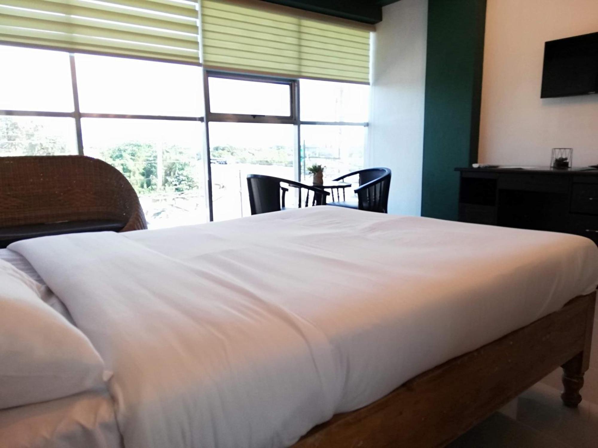 2428 Suites Urdaneta Phòng bức ảnh